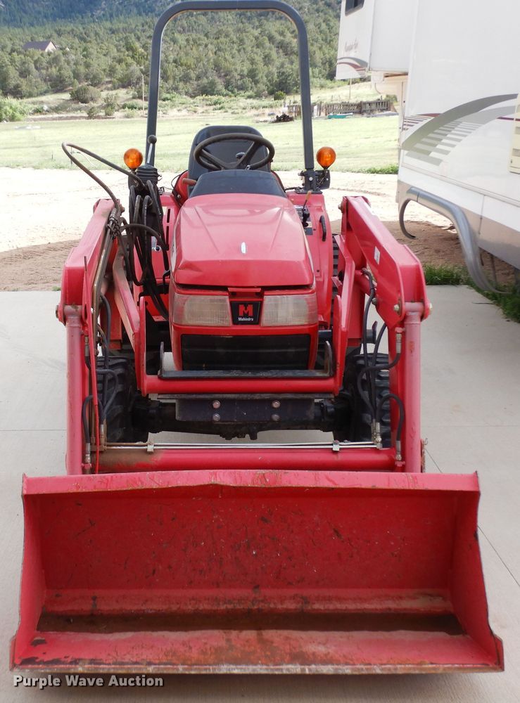 image for item DR1239 Mahindra 2015  MFWD tractor