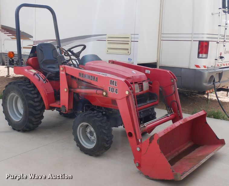 image for item DR1239 Mahindra 2015  MFWD tractor