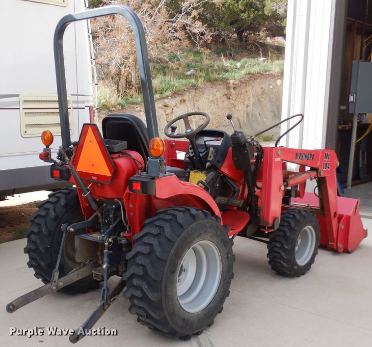 image for item DR1239 Mahindra 2015  MFWD tractor