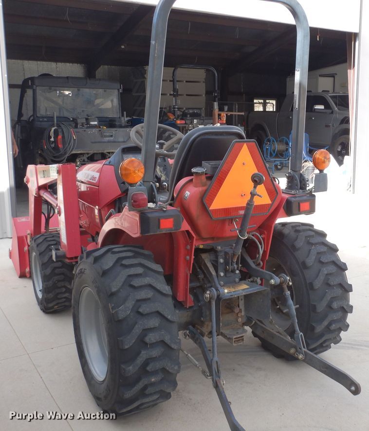 image for item DR1239 Mahindra 2015  MFWD tractor