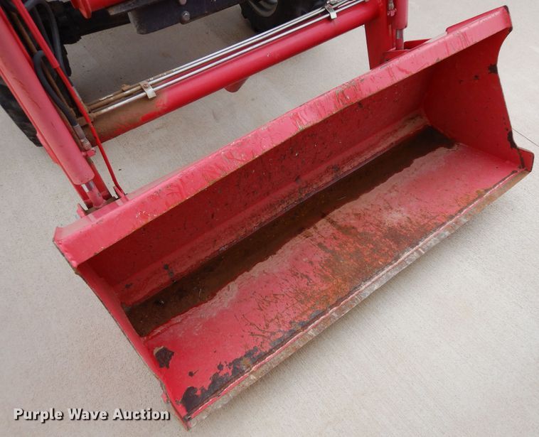 image for item DR1239 Mahindra 2015  MFWD tractor