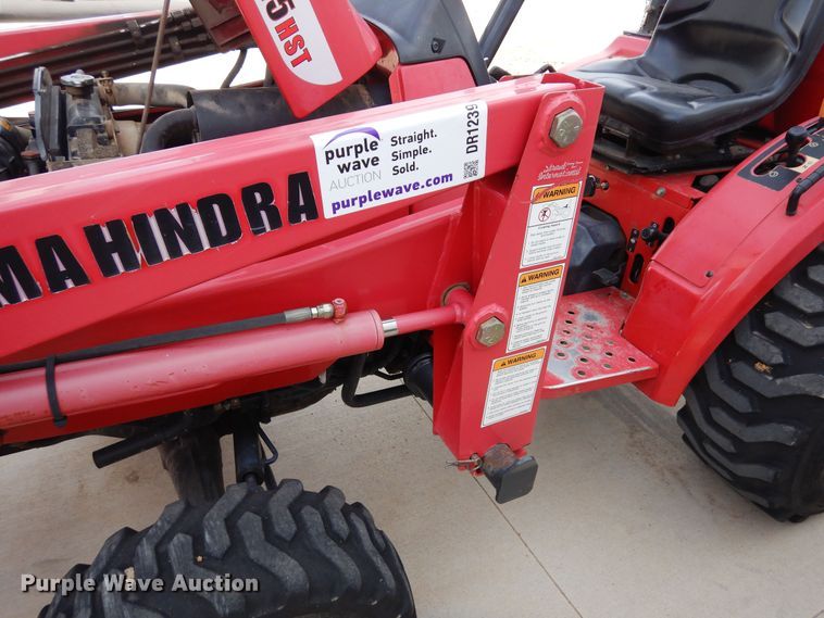 image for item DR1239 Mahindra 2015  MFWD tractor