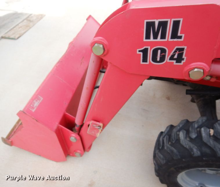 image for item DR1239 Mahindra 2015  MFWD tractor