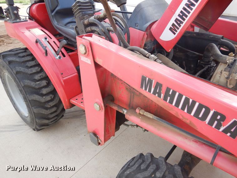image for item DR1239 Mahindra 2015  MFWD tractor