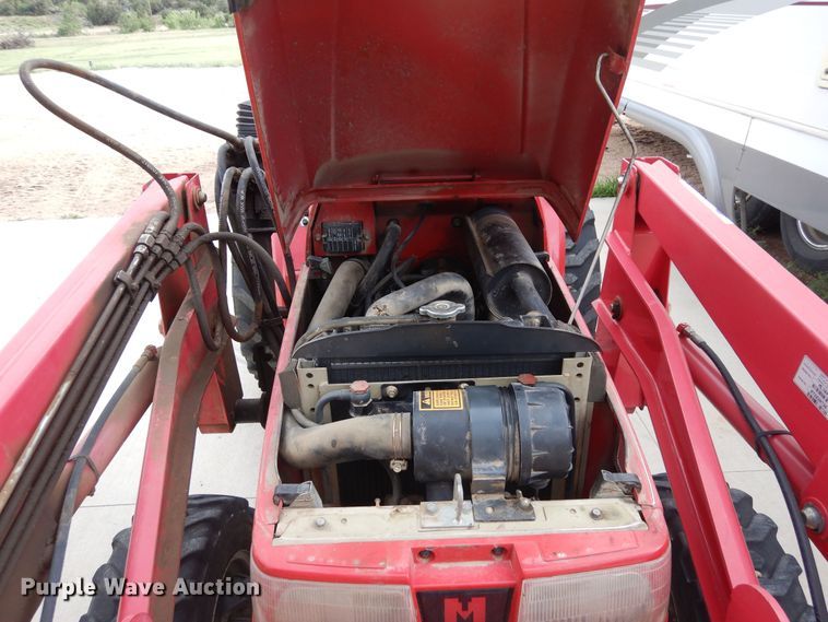 image for item DR1239 Mahindra 2015  MFWD tractor