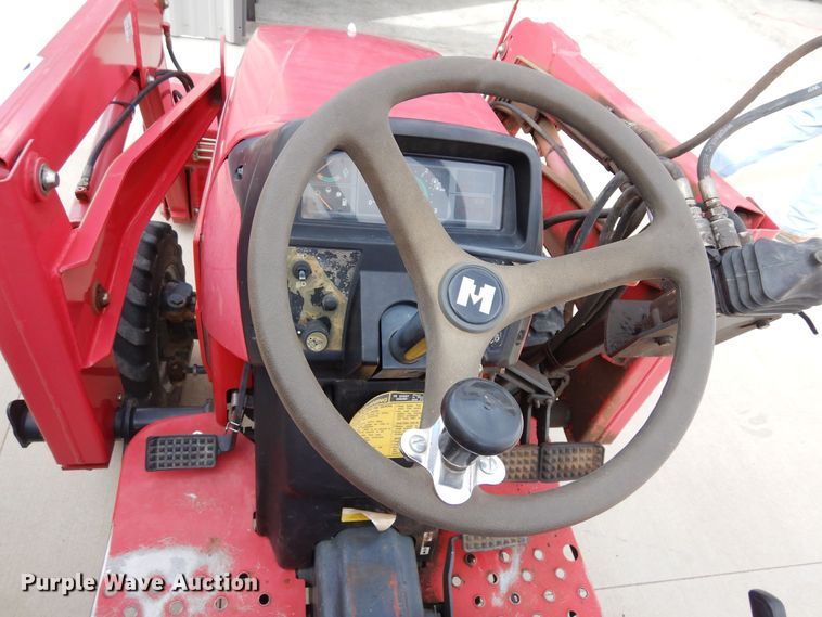 image for item DR1239 Mahindra 2015  MFWD tractor