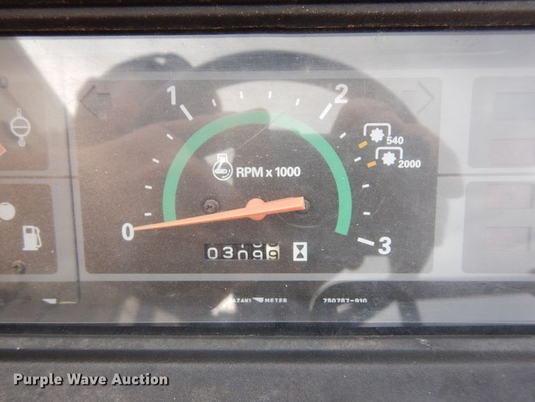 image for item DR1239 Mahindra 2015  MFWD tractor