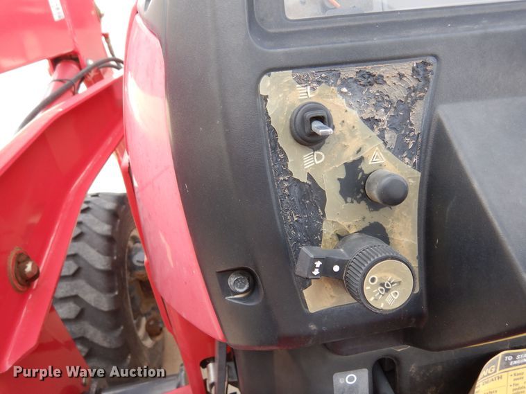 image for item DR1239 Mahindra 2015  MFWD tractor