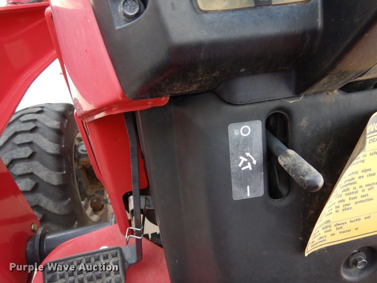 image for item DR1239 Mahindra 2015  MFWD tractor