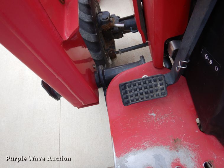 image for item DR1239 Mahindra 2015  MFWD tractor