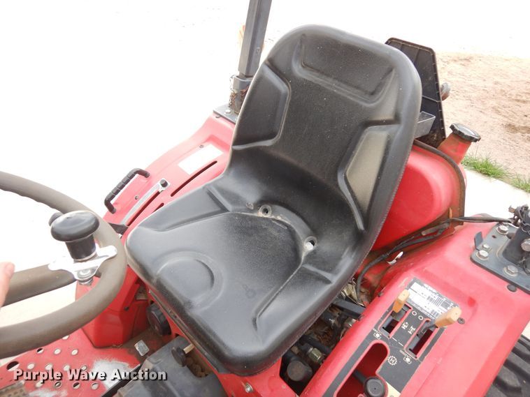 image for item DR1239 Mahindra 2015  MFWD tractor