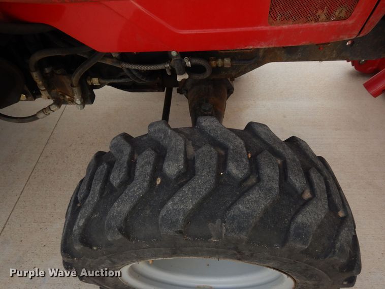 image for item DR1239 Mahindra 2015  MFWD tractor