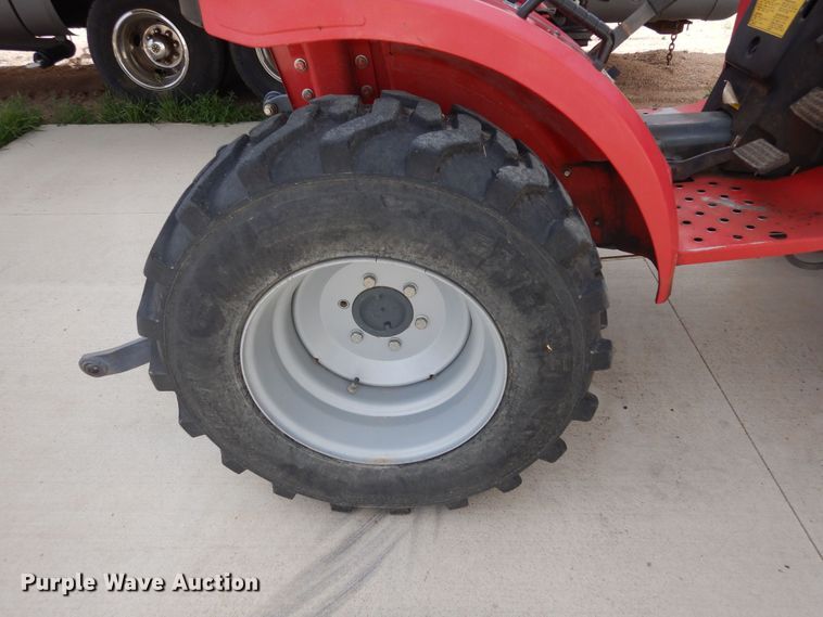 image for item DR1239 Mahindra 2015  MFWD tractor