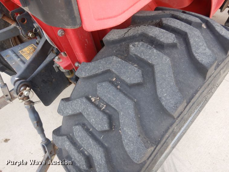 image for item DR1239 Mahindra 2015  MFWD tractor