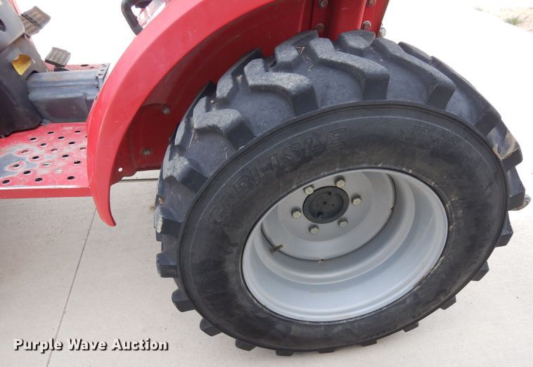 image for item DR1239 Mahindra 2015  MFWD tractor