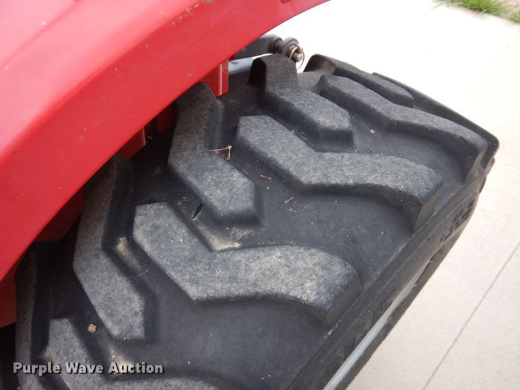 image for item DR1239 Mahindra 2015  MFWD tractor