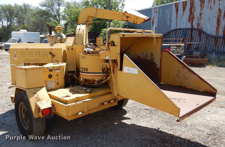 image for item DR1865 1992 Vermeer 1250BC  wood chipper