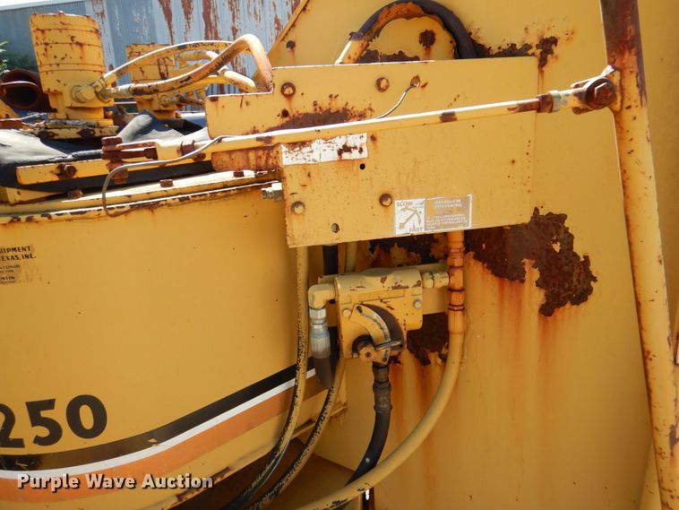 image for item DR1865 1992 Vermeer 1250BC  wood chipper