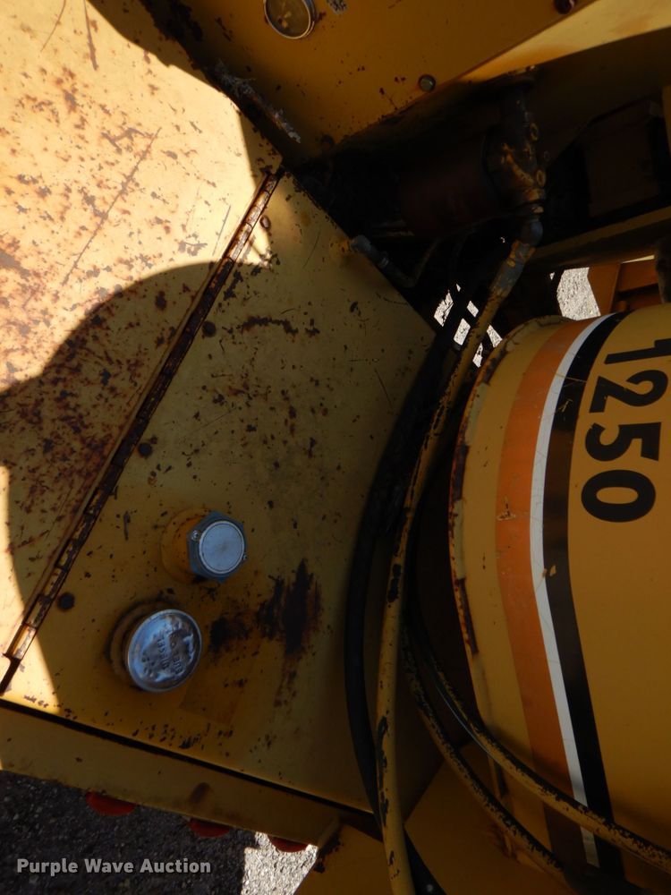 image for item DR1865 1992 Vermeer 1250BC  wood chipper