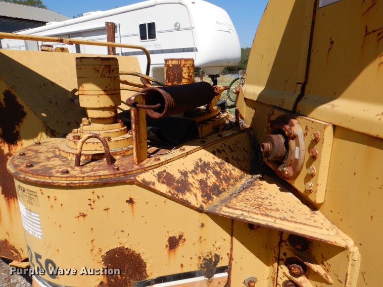 image for item DR1865 1992 Vermeer 1250BC  wood chipper