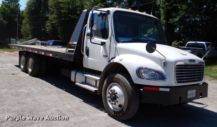 image for item DR1924 2007 Freightliner Business Class M2  rollback truck