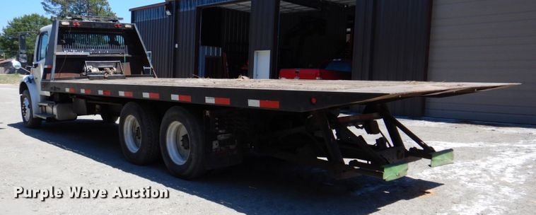 image for item DR1924 2007 Freightliner Business Class M2  rollback truck