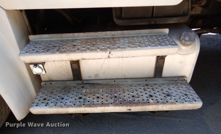 image for item DR1924 2007 Freightliner Business Class M2  rollback truck