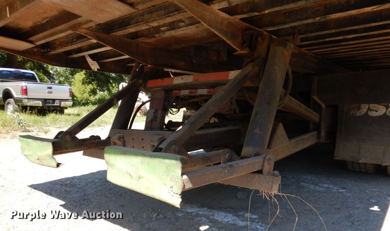 image for item DR1924 2007 Freightliner Business Class M2  rollback truck