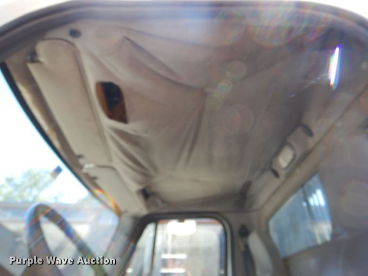 image for item DR1924 2007 Freightliner Business Class M2  rollback truck