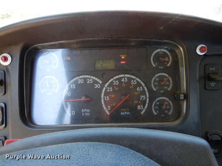 image for item DR1924 2007 Freightliner Business Class M2  rollback truck