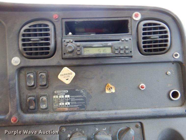 image for item DR1924 2007 Freightliner Business Class M2  rollback truck