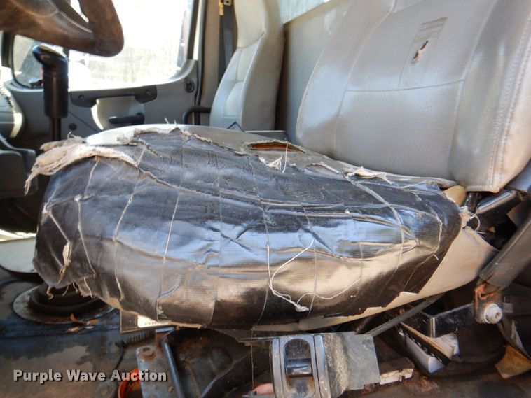 image for item DR1924 2007 Freightliner Business Class M2  rollback truck