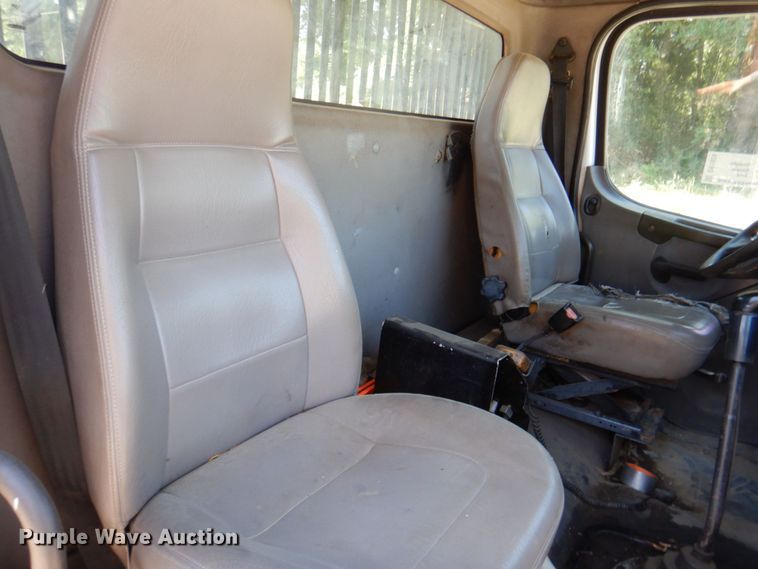 image for item DR1924 2007 Freightliner Business Class M2  rollback truck