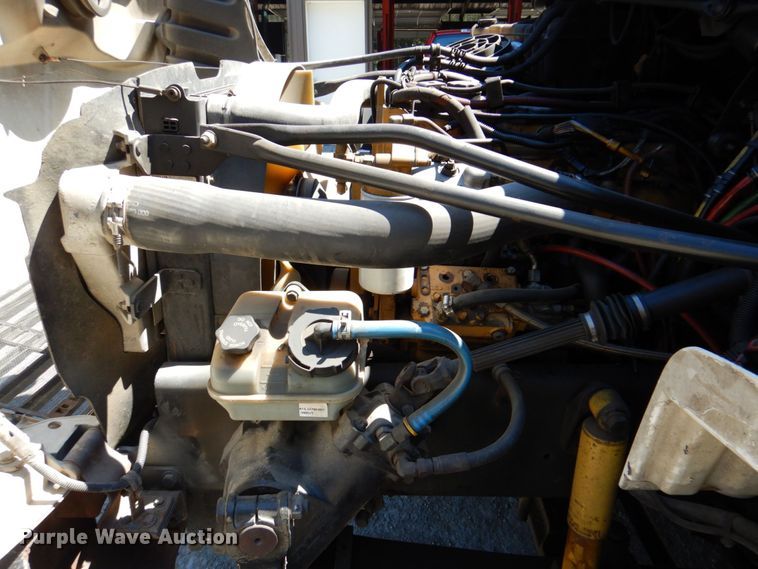 image for item DR1924 2007 Freightliner Business Class M2  rollback truck