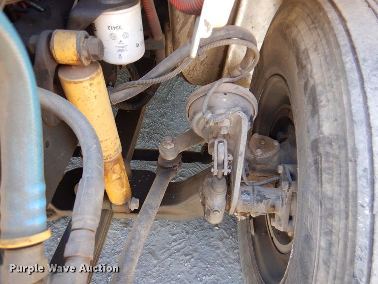 image for item DR1924 2007 Freightliner Business Class M2  rollback truck