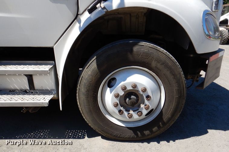 image for item DR1924 2007 Freightliner Business Class M2  rollback truck