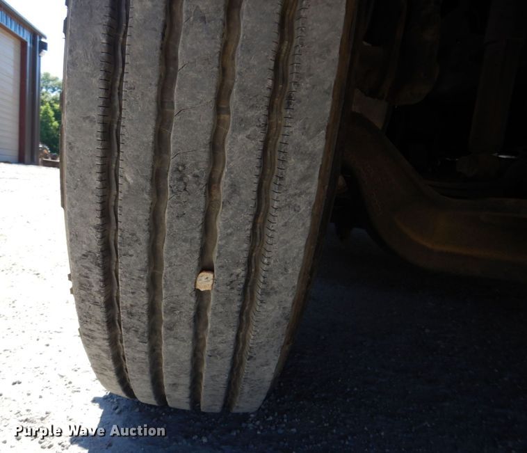 image for item DR1924 2007 Freightliner Business Class M2  rollback truck