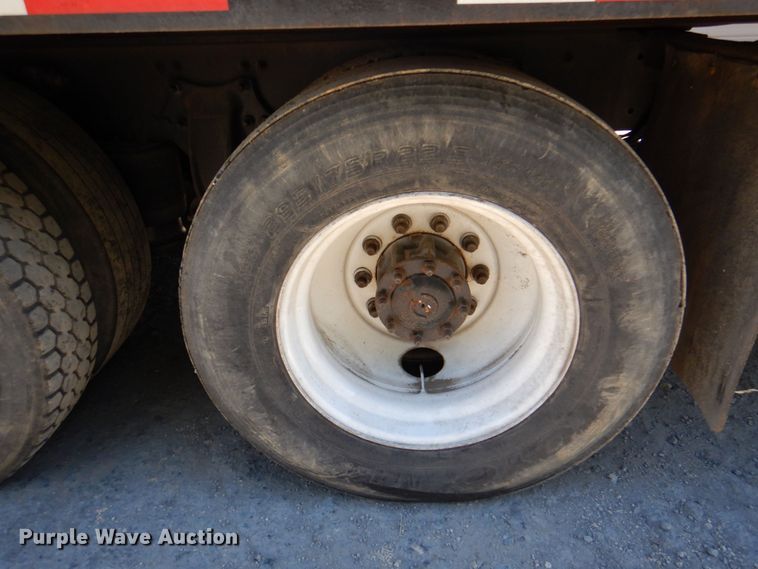 image for item DR1924 2007 Freightliner Business Class M2  rollback truck