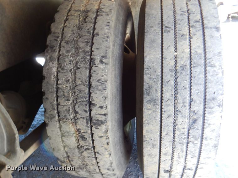 image for item DR1924 2007 Freightliner Business Class M2  rollback truck