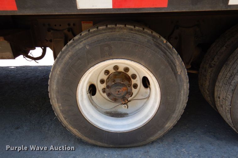 image for item DR1924 2007 Freightliner Business Class M2  rollback truck