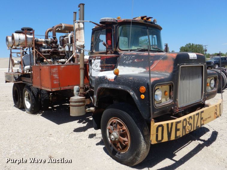 image for item DS8064 1972 Mack DM600  truck cab and chassis with auxiliary power unit