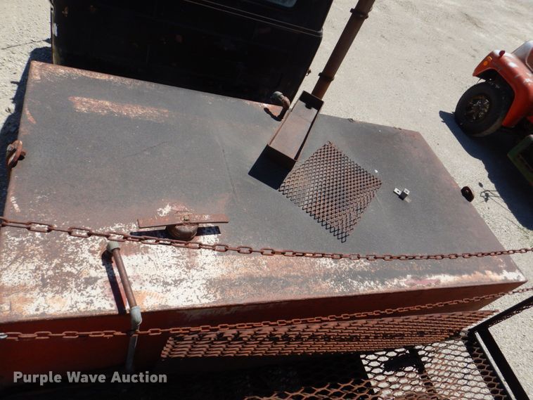 image for item DS8064 1972 Mack DM600  truck cab and chassis with auxiliary power unit