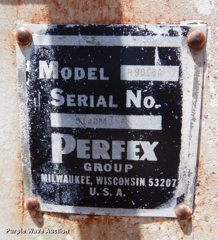 image for item DS8064 1972 Mack DM600  truck cab and chassis with auxiliary power unit