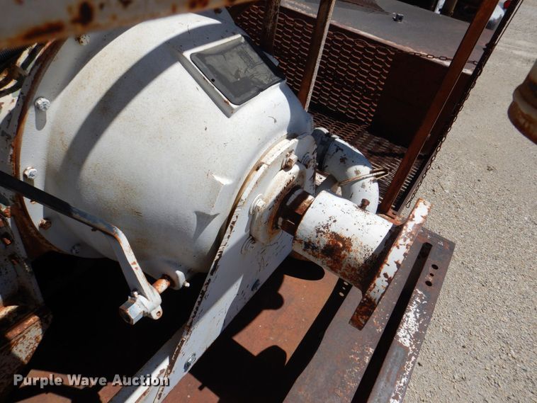 image for item DS8064 1972 Mack DM600  truck cab and chassis with auxiliary power unit