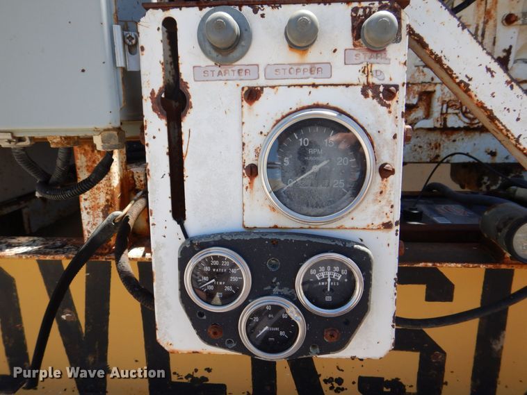 image for item DS8064 1972 Mack DM600  truck cab and chassis with auxiliary power unit