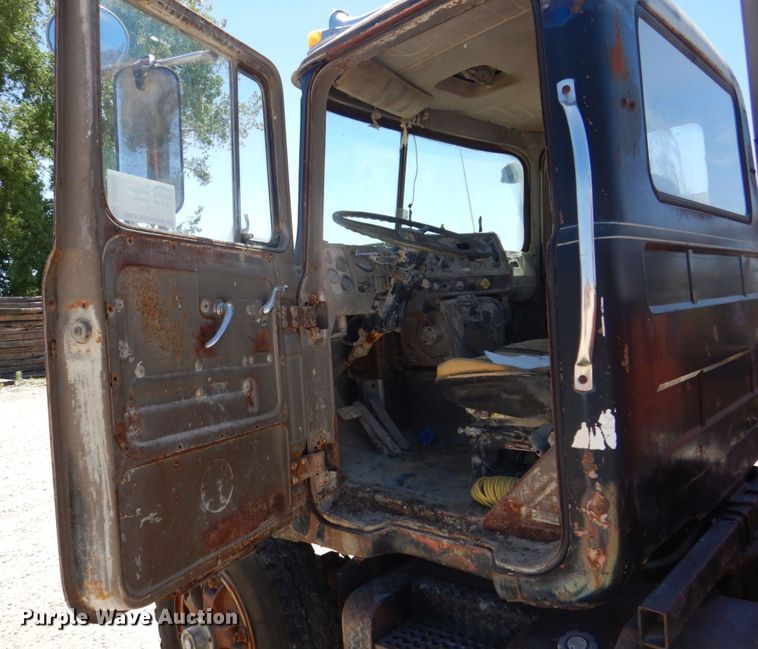 image for item DS8064 1972 Mack DM600  truck cab and chassis with auxiliary power unit