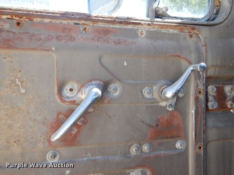 image for item DS8064 1972 Mack DM600  truck cab and chassis with auxiliary power unit