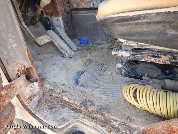 image for item DS8064 1972 Mack DM600  truck cab and chassis with auxiliary power unit