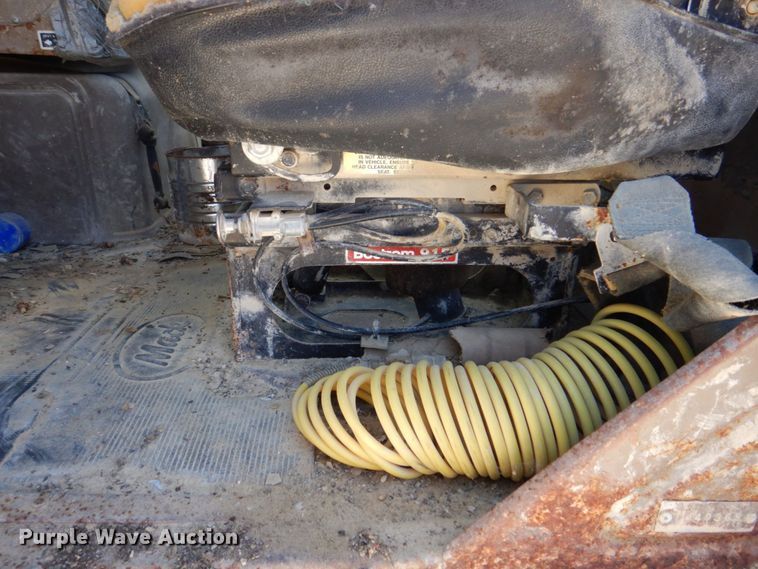 image for item DS8064 1972 Mack DM600  truck cab and chassis with auxiliary power unit