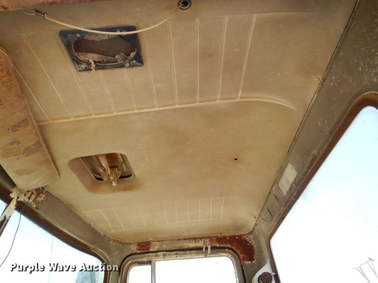 image for item DS8064 1972 Mack DM600  truck cab and chassis with auxiliary power unit